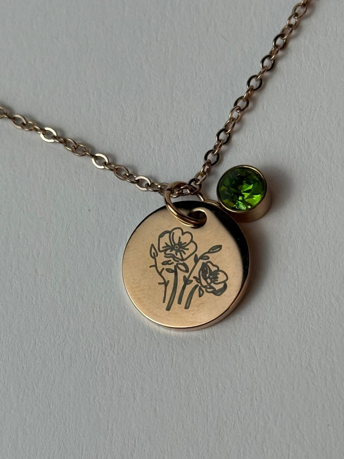 Mittelgroße Halskette aus natürlicher Muschel in Weiß und Gold