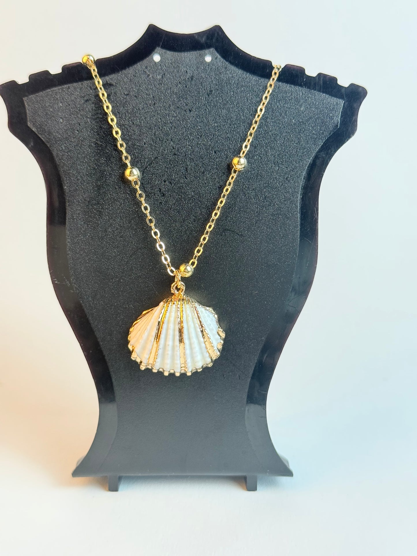 White and Gold Medium sized Natural Shell necklace