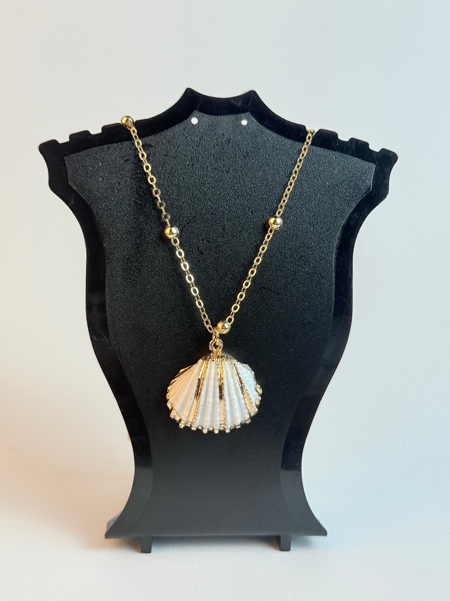 White and Gold Medium sized Natural Shell necklace